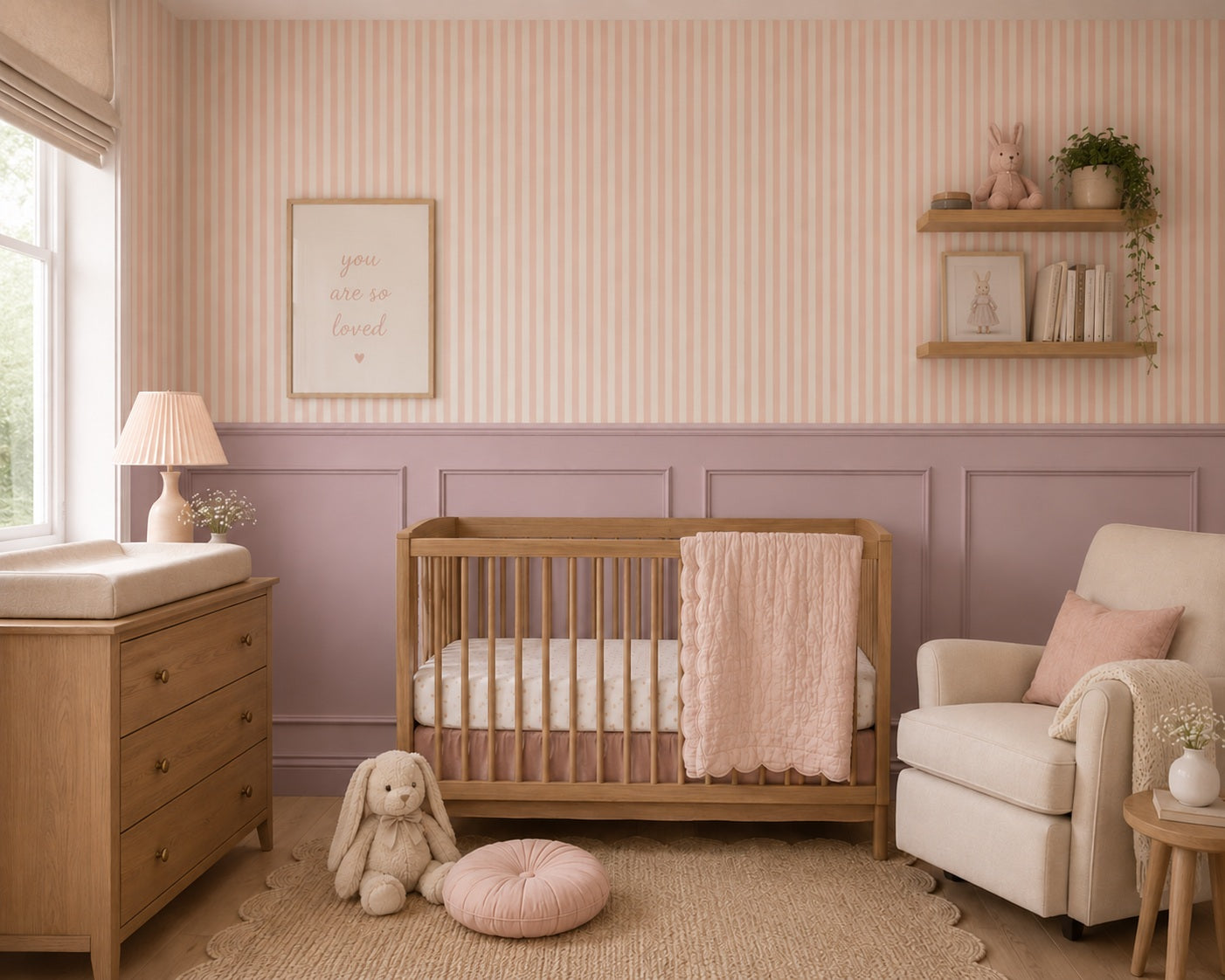 Strepen behang voor de kinderkamer lichtroze smal tienerkamer meisjeskamer babykamer