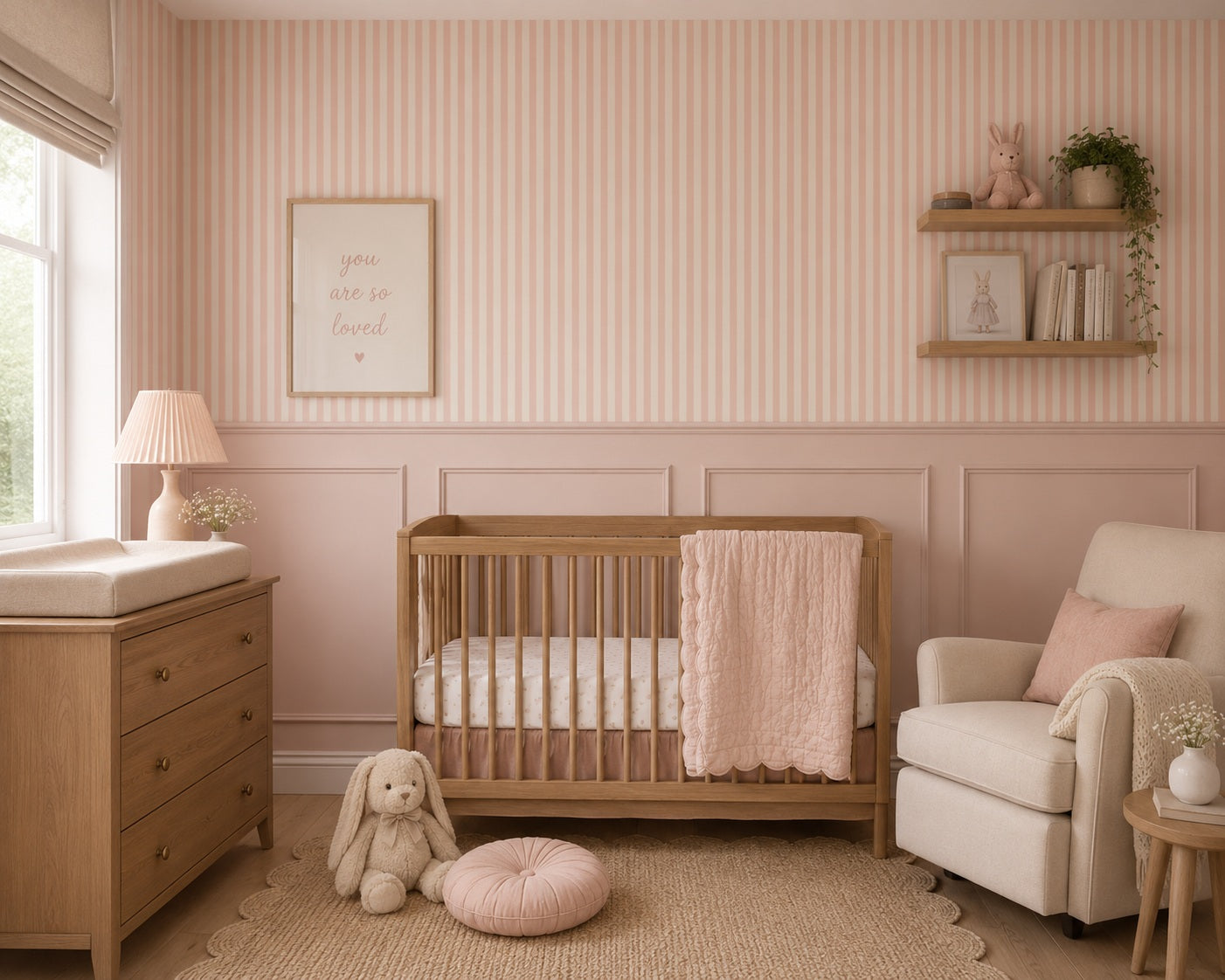 Strepen behang voor de kinderkamer lichtroze smal tienerkamer meisjeskamer babykamer