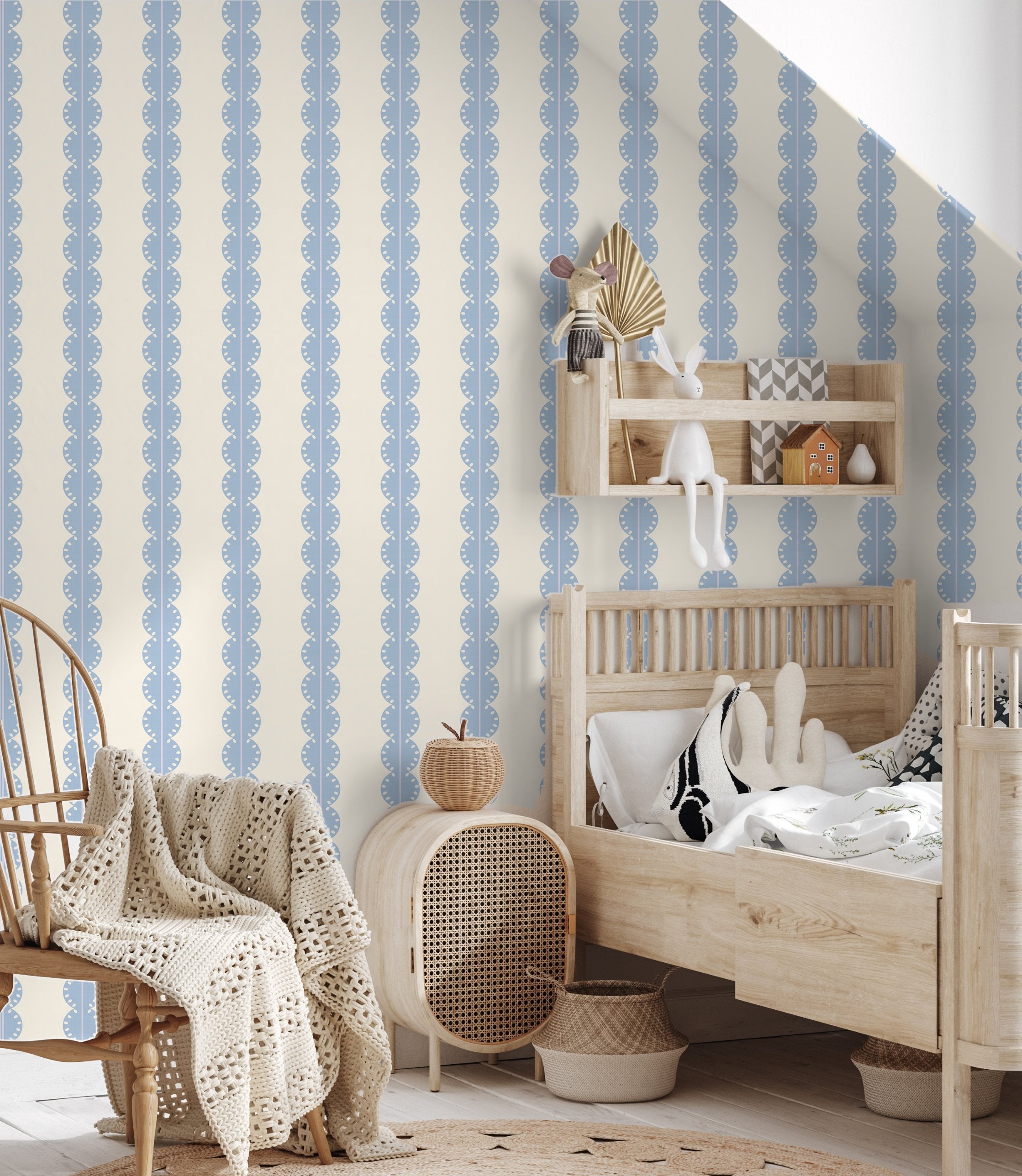 Gestreept behang met boogjes voor meisjeskamer of babykamer lichtblauw met lila papr walls bubble dot lichtblauw lila papr walls