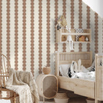 Gestreept behang met boogjes voor meisjeskamer of babykamer bruin met koraal roze papr walls bubble dot bruin koraal papr walls