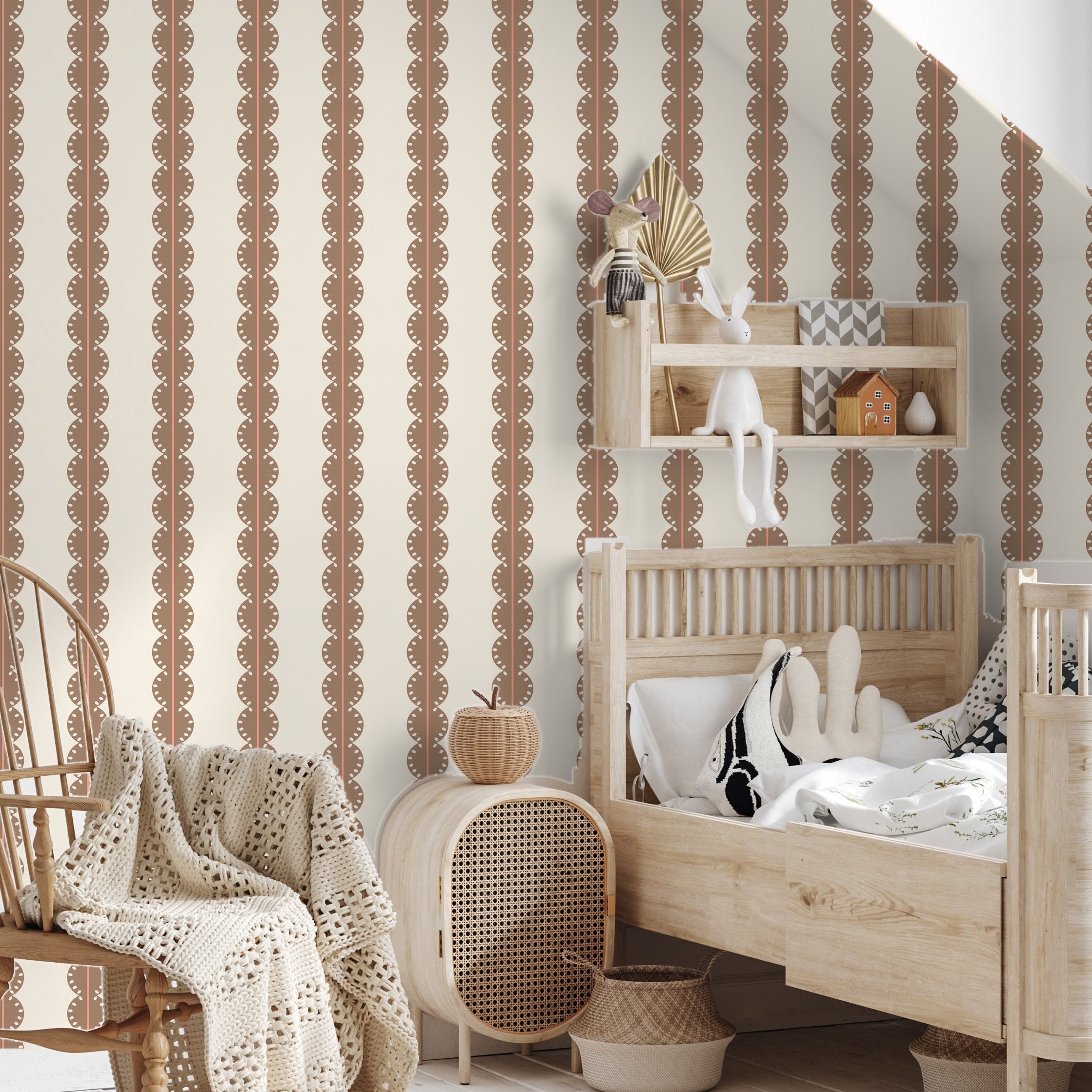 Gestreept behang met boogjes voor meisjeskamer of babykamer bruin met koraal roze papr walls bubble dot bruin koraal papr walls