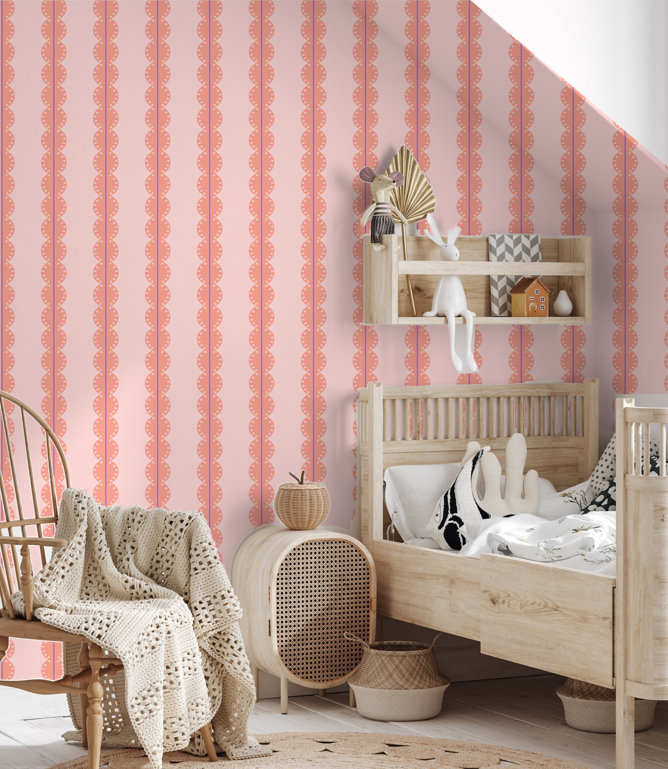 Gestreept behang met boogjes voor meisjeskamer of babykamer koraal roze met paars papr walls bubble dot koraal roze paars