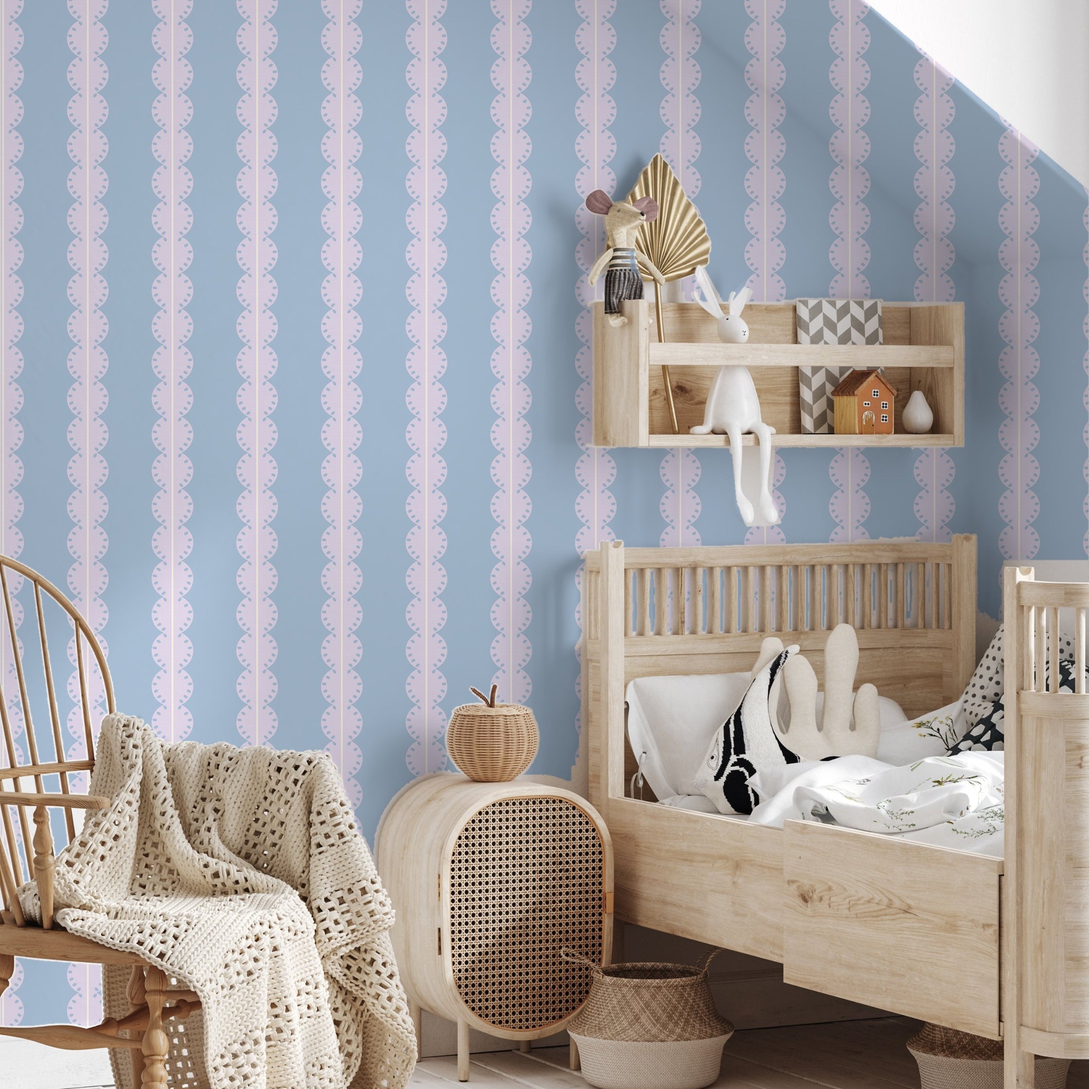 Strepen behang met boogjes voor kinderkamer meisjeskamer lichtblauw lila papr walls bubble dot lichtblauw lila 