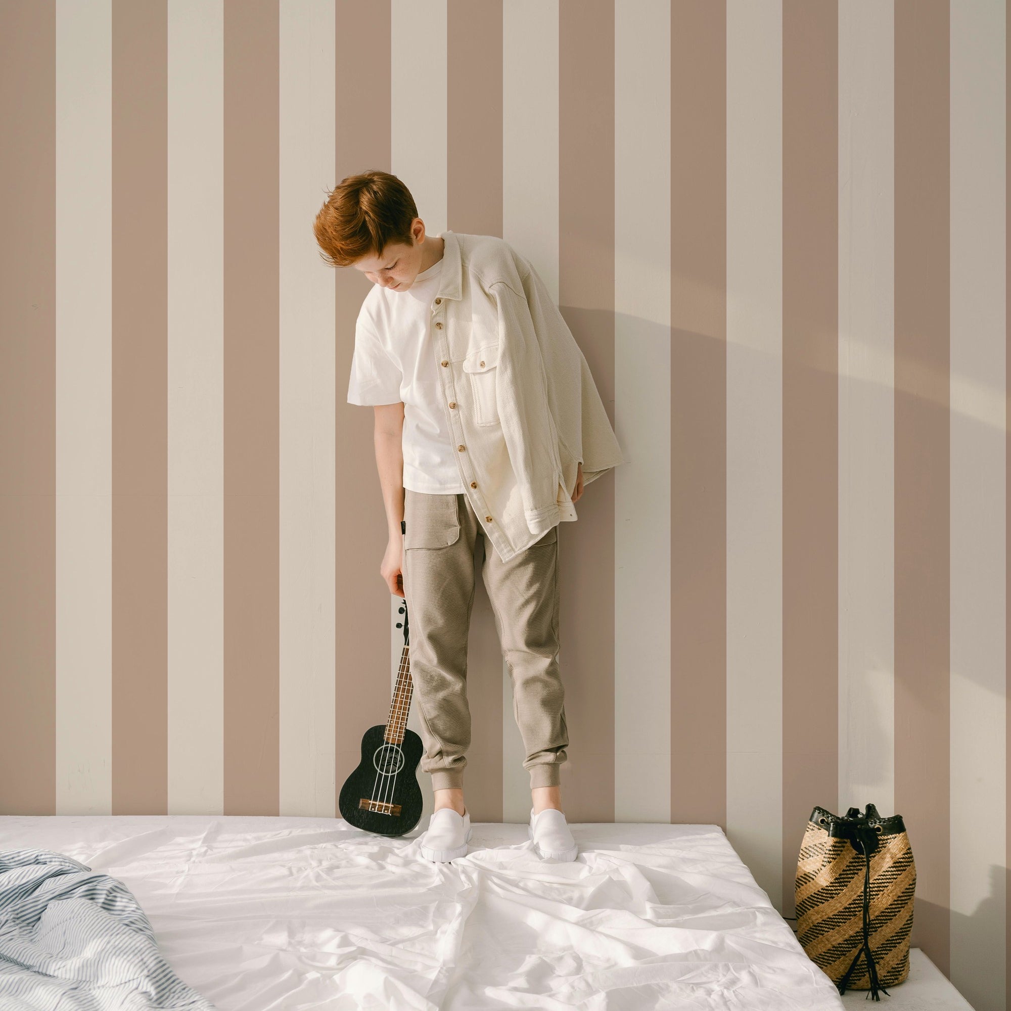 Papr Walls kinderbehang strepen behang kinderkamer warm beige