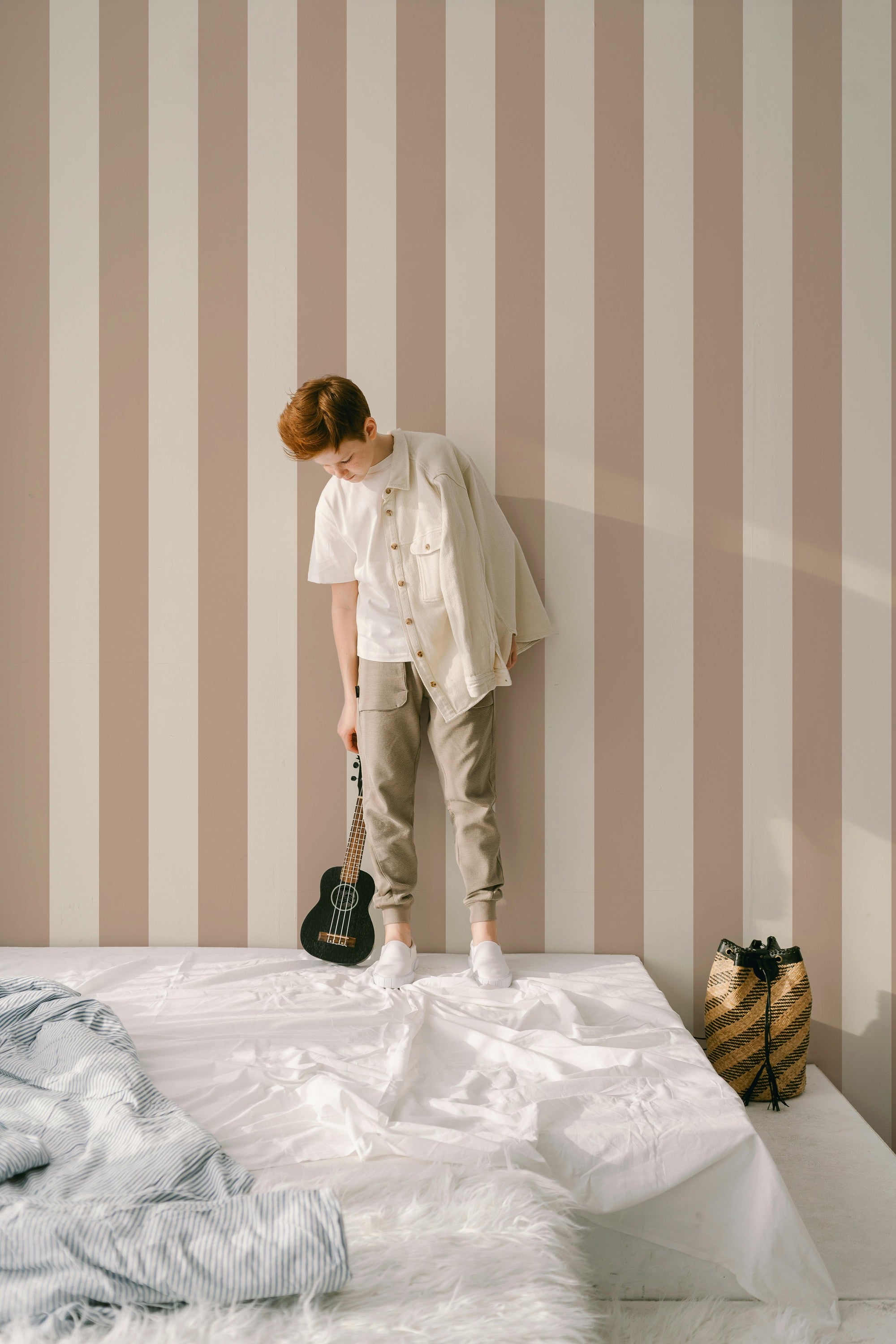 Papr Walls kinderbehang strepen behang kinderkamer warm beige