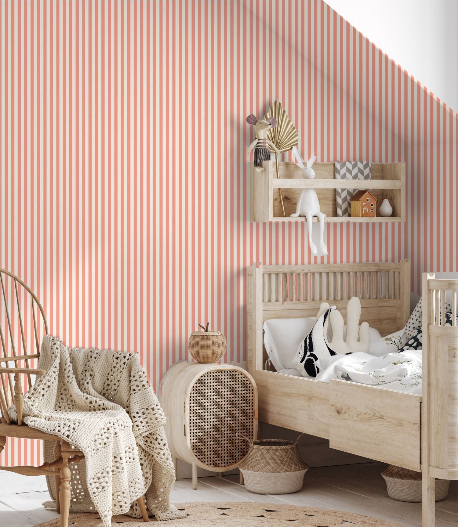 Strepen behang voor kinderkamer meisjeskamer koraal roze smalle streep