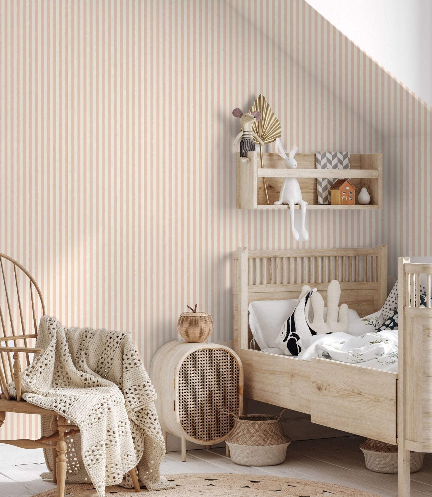 Strepen behang voor de kinderkamer lichtroze smal tienerkamer meisjeskamer babykamer