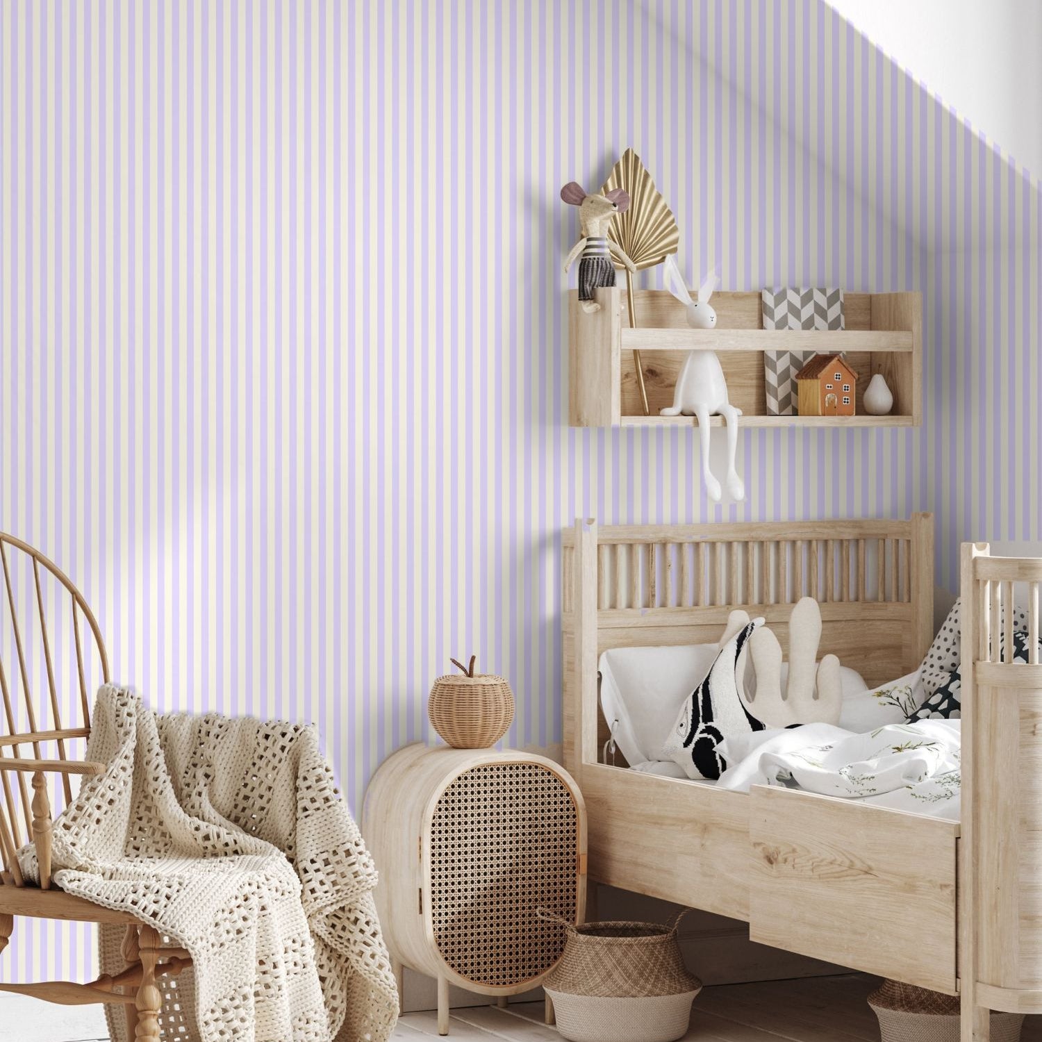 Strepen behang voor kinderkamer meisjeskamer lila smalle streep