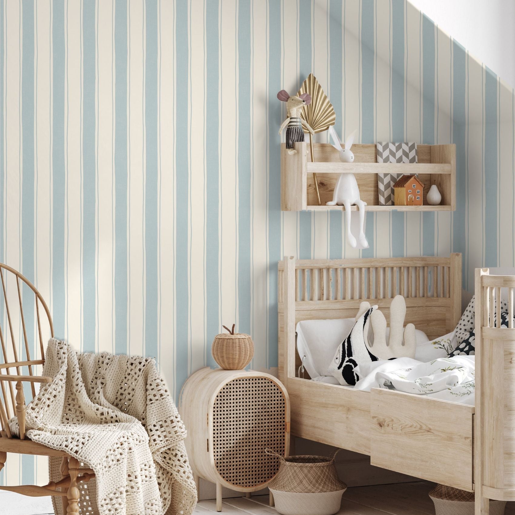 Strepen behang kinderkamer jongenskamer babykamer papr walls straight up small lichtblauw