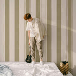 Strepen behang kinderkamer jongenskamer babykamer mosgroen groen Papr Walls