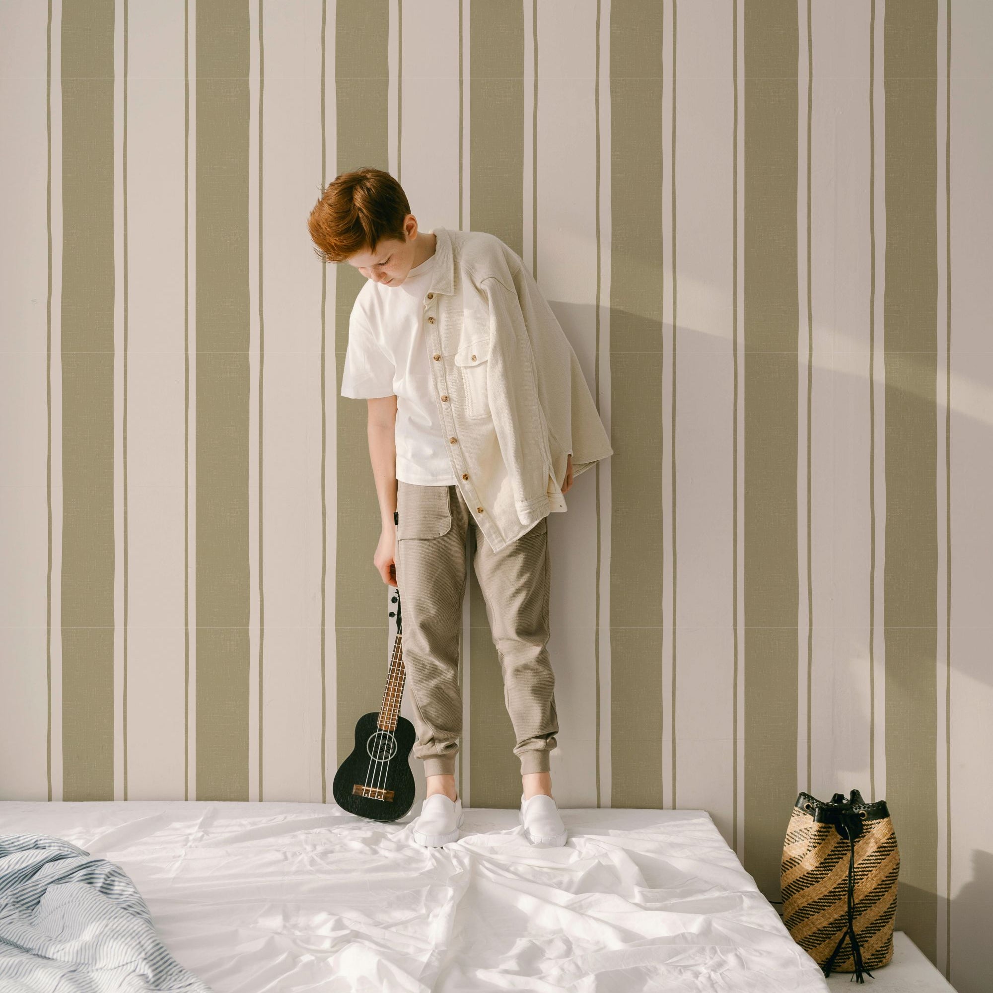 Strepen behang kinderkamer jongenskamer babykamer mosgroen groen Papr Walls